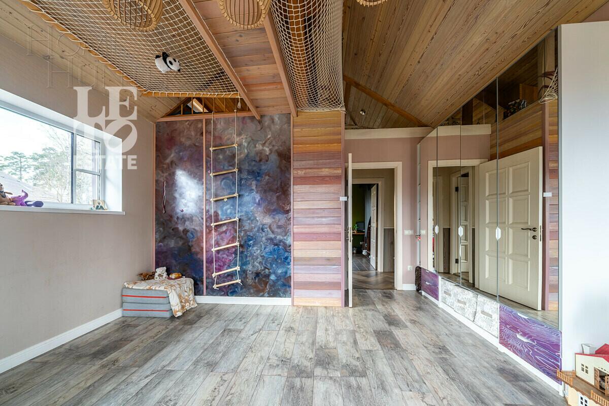 2-этажный коттедж 200 м² с отделкой