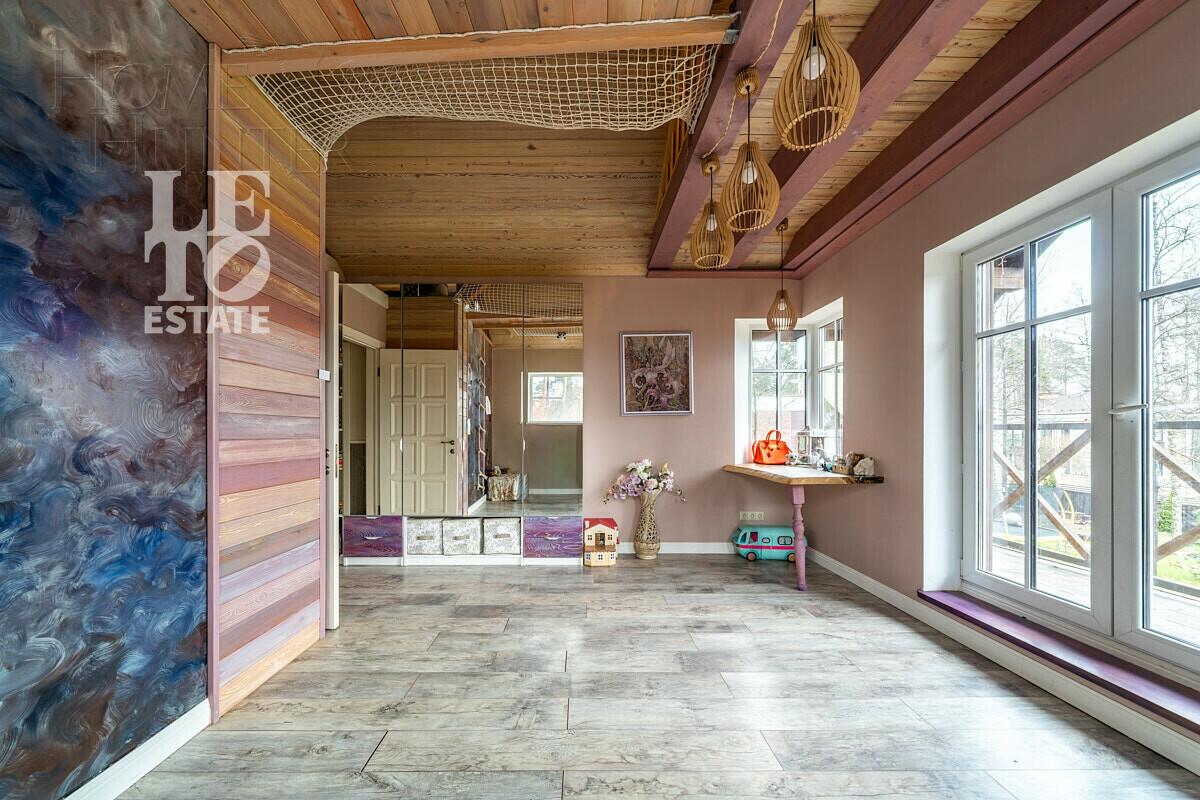 2-этажный коттедж 200 м² с отделкой