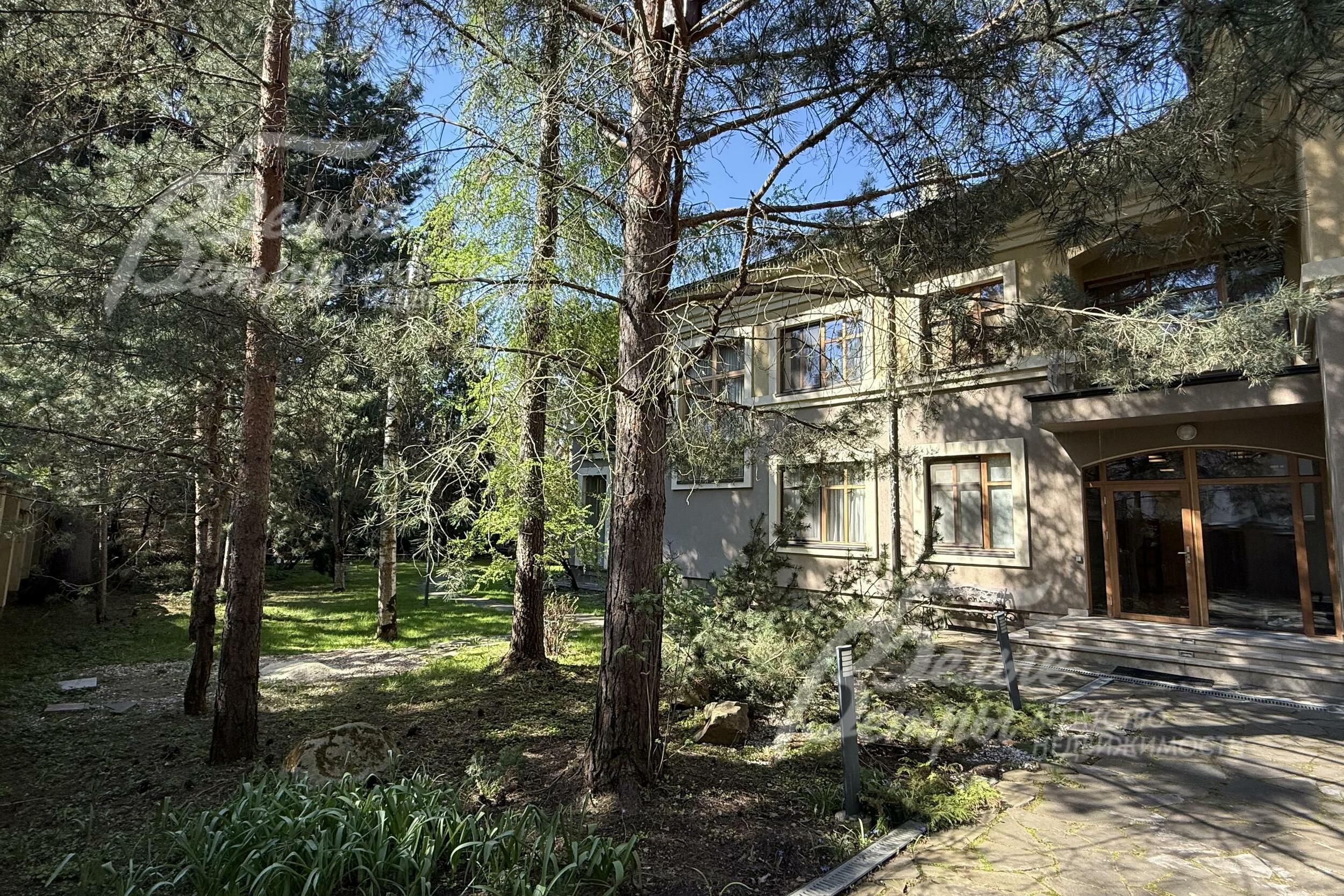 2-этажный коттедж 700 м² с отделкой