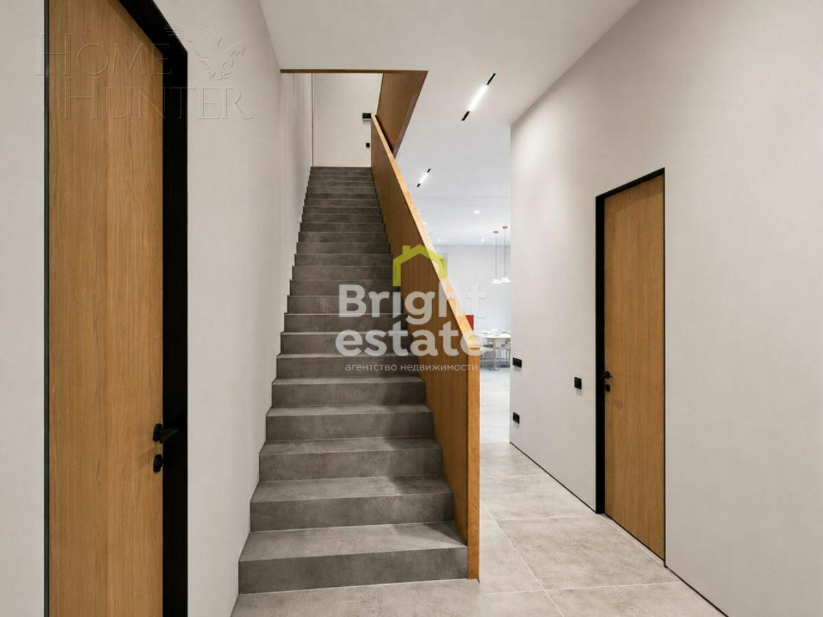 2-этажный коттедж 750 м² с отделкой