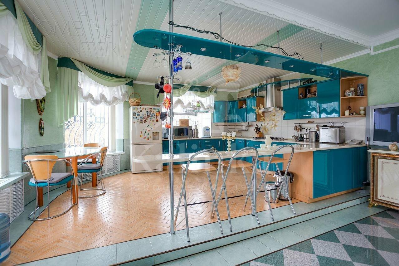 3-этажный коттедж 730 м² с отделкой