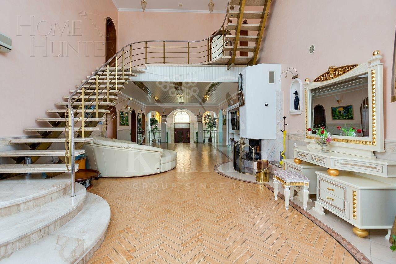 3-этажный коттедж 730 м² с отделкой