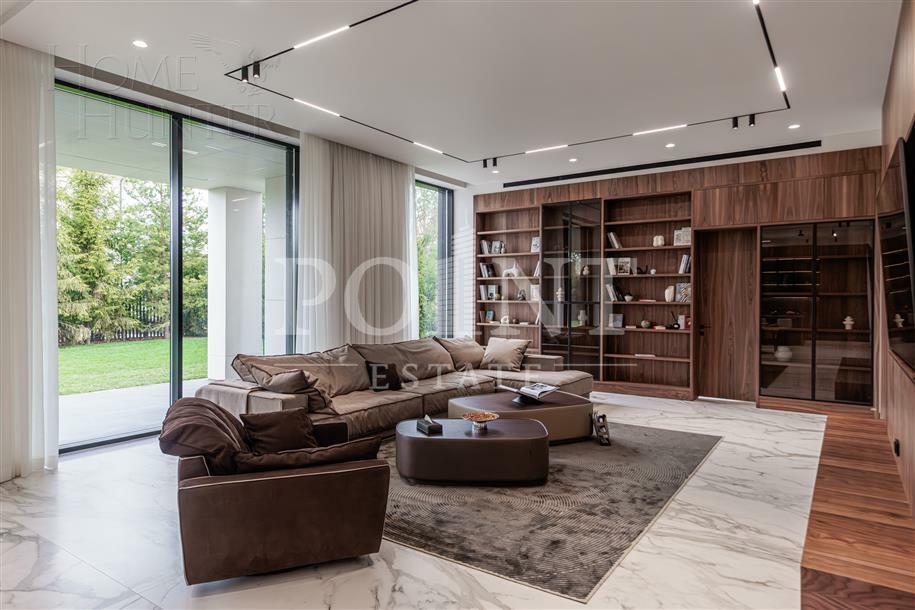 2-этажный коттедж 1 100 м² с отделкой