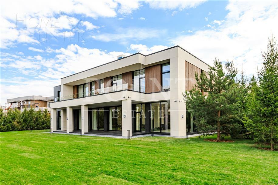 2-этажный коттедж 1 100 м² с отделкой