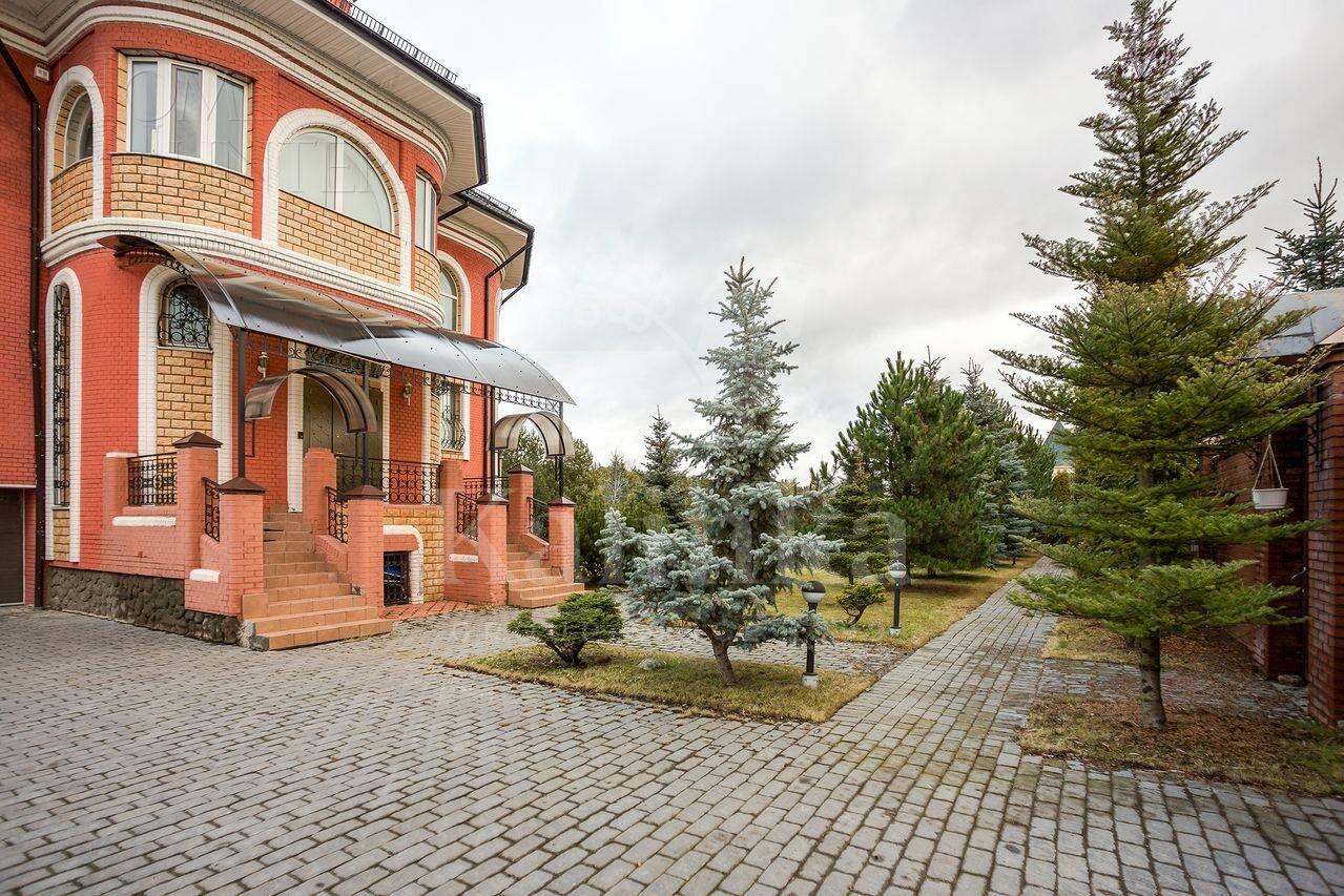 3-этажный коттедж 730 м² с отделкой