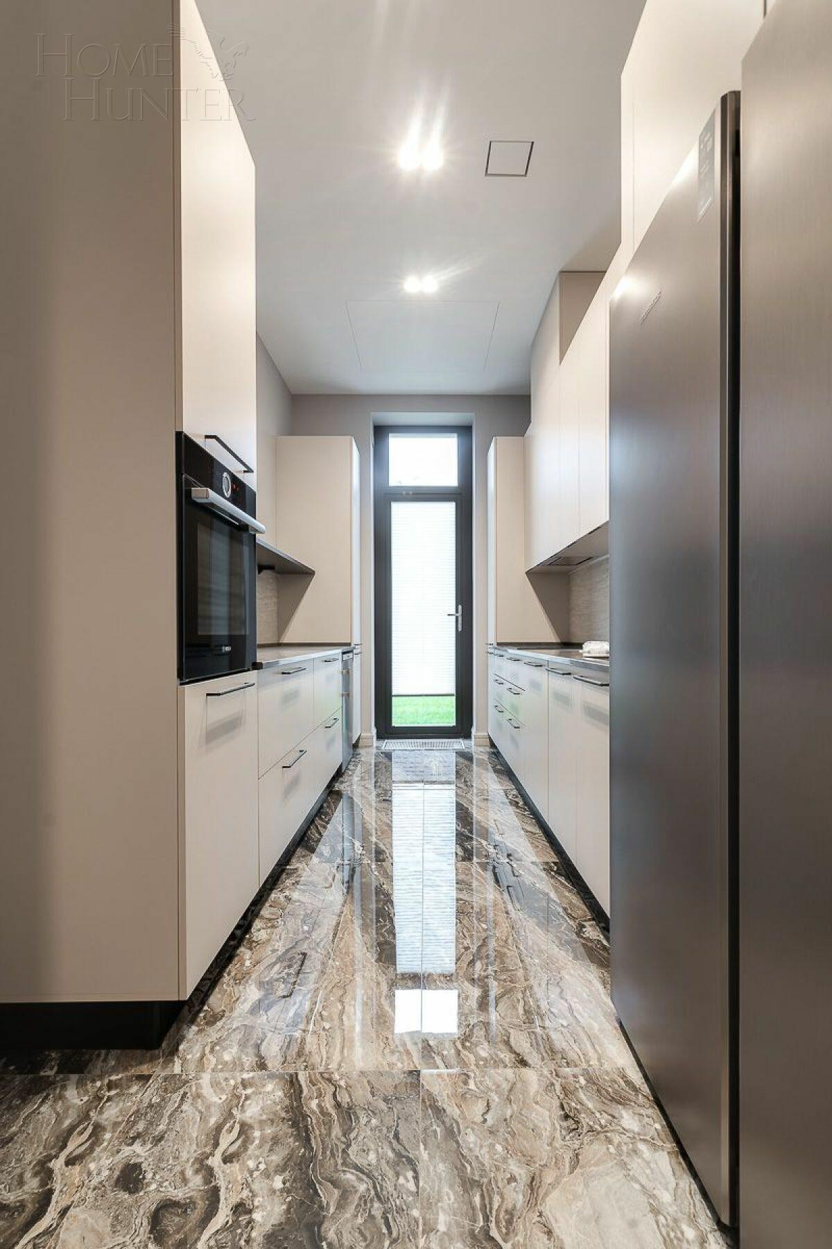 2-этажный коттедж 1 371 м² с отделкой