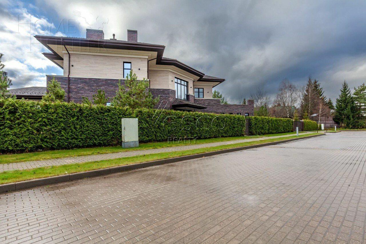 1-этажный коттедж 520.9 м² без отделки