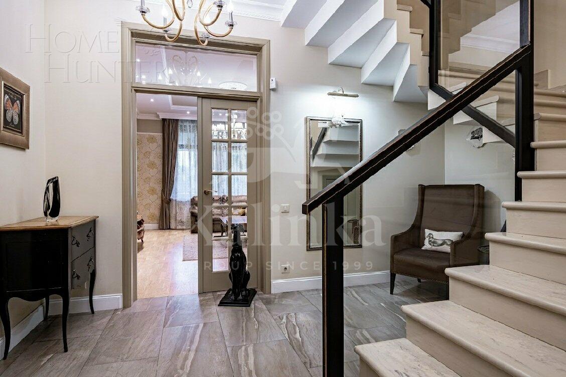 3-этажный таунхаус 240 м² с отделкой