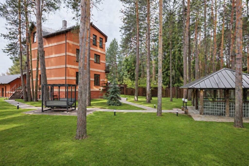 3-этажный коттедж 581 м² с отделкой