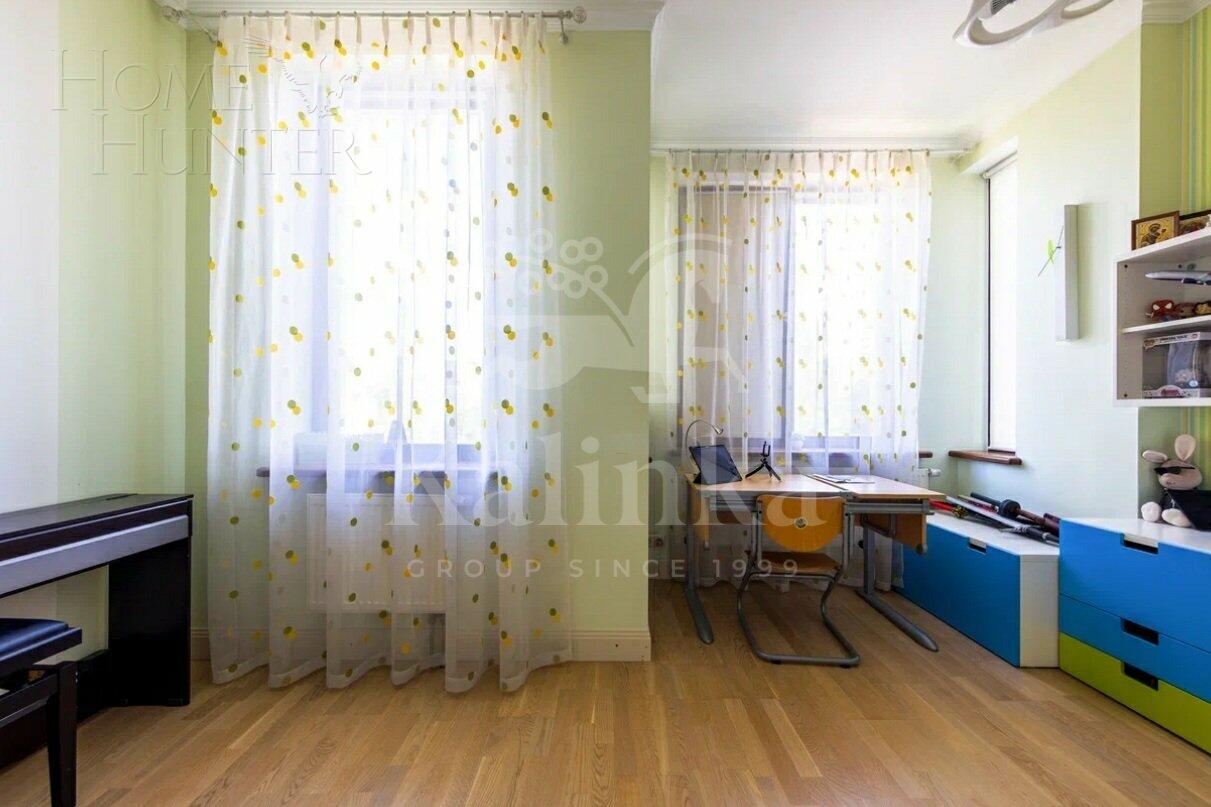 3-этажный таунхаус 240 м² с отделкой