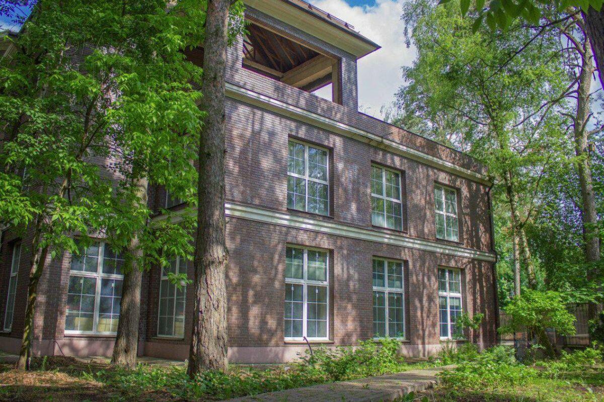 3-этажный коттедж 900 м² без отделки