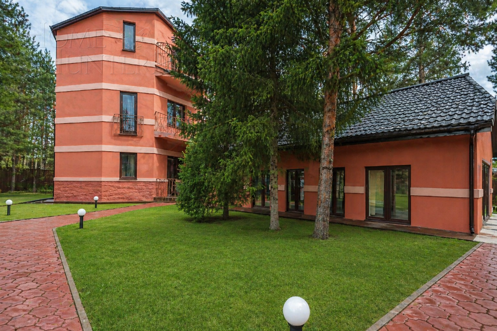 3-этажный коттедж 581 м² с отделкой