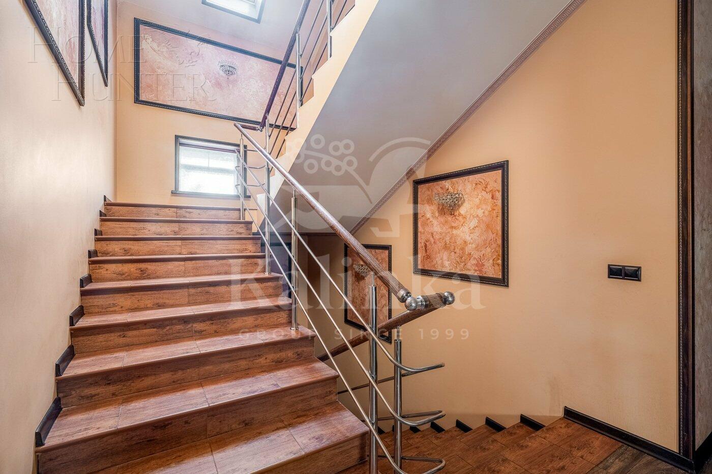2-этажный коттедж 500 м² с отделкой