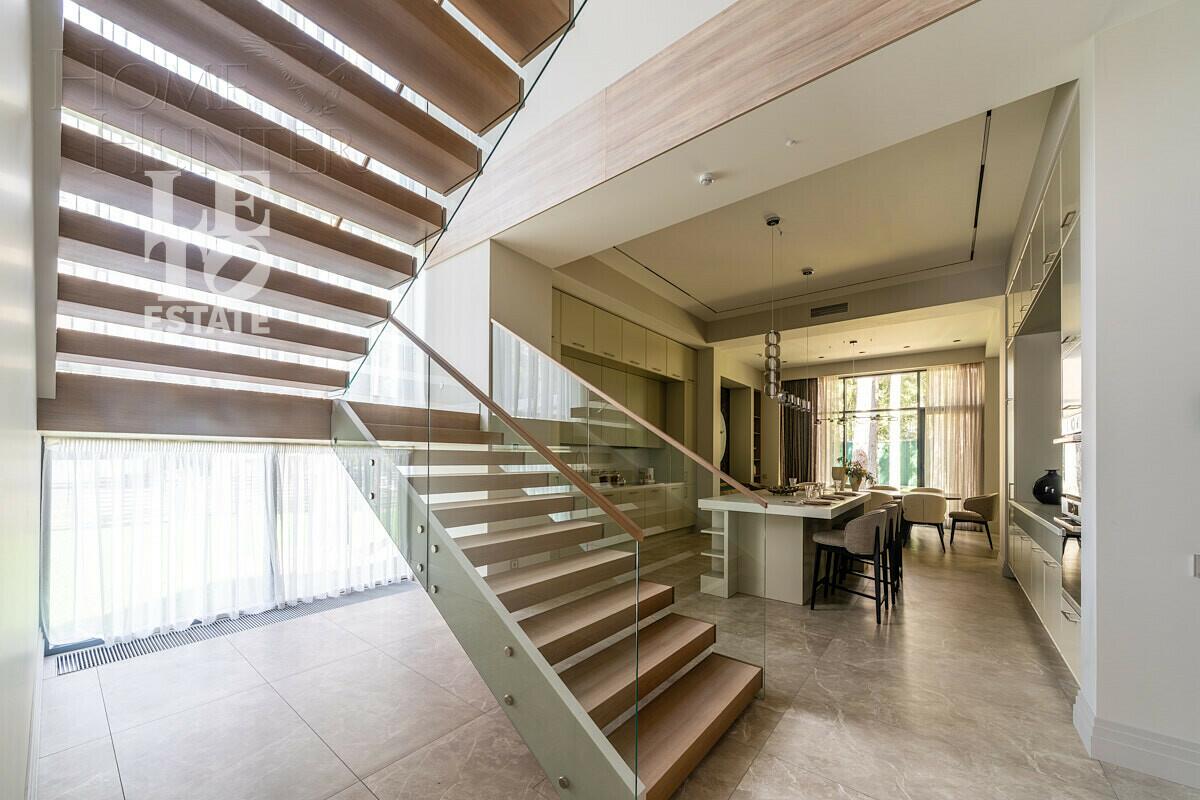 2-этажный коттедж 380 м² с отделкой