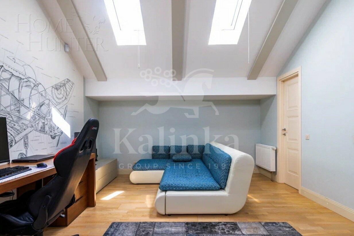 3-этажный таунхаус 240 м² с отделкой