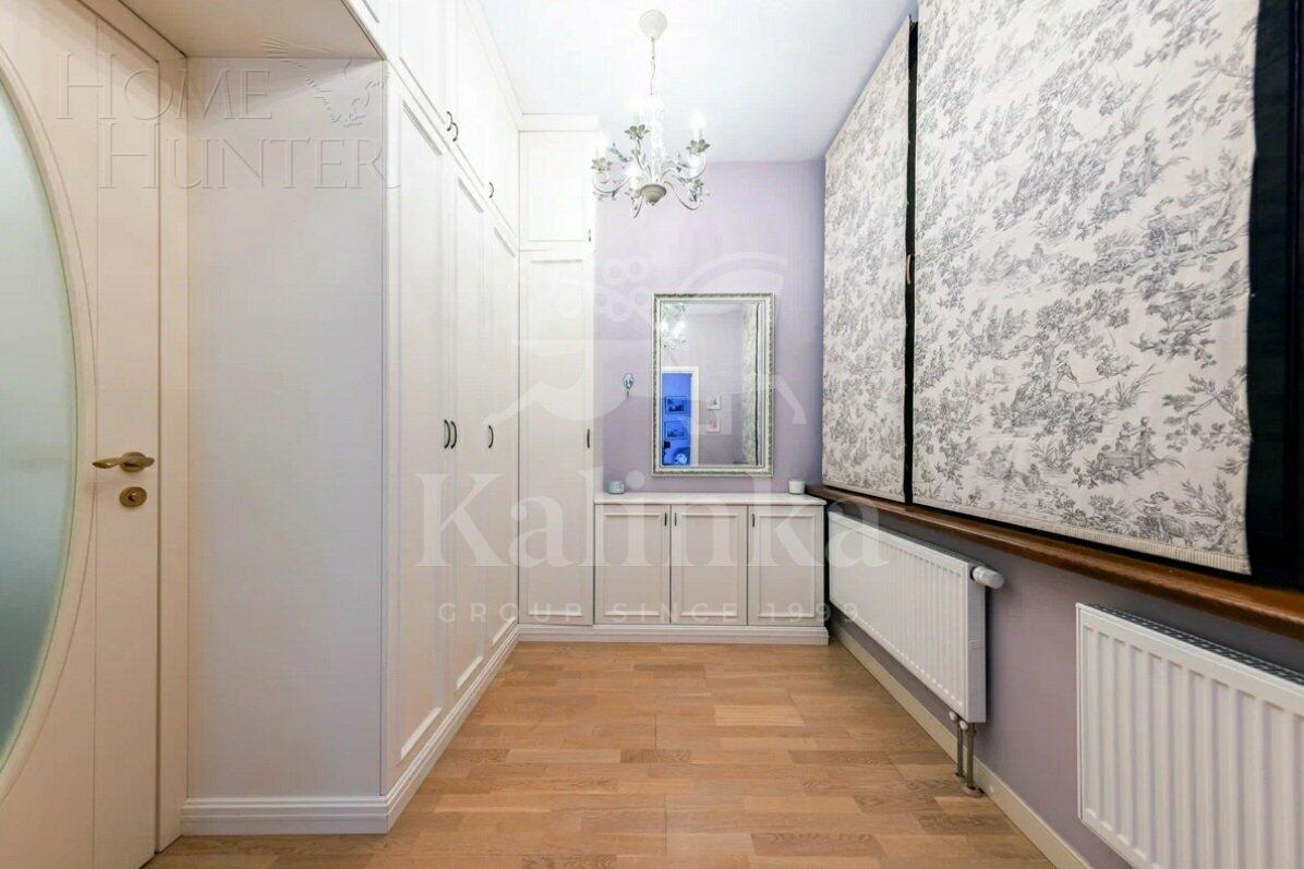 3-этажный таунхаус 240 м² с отделкой