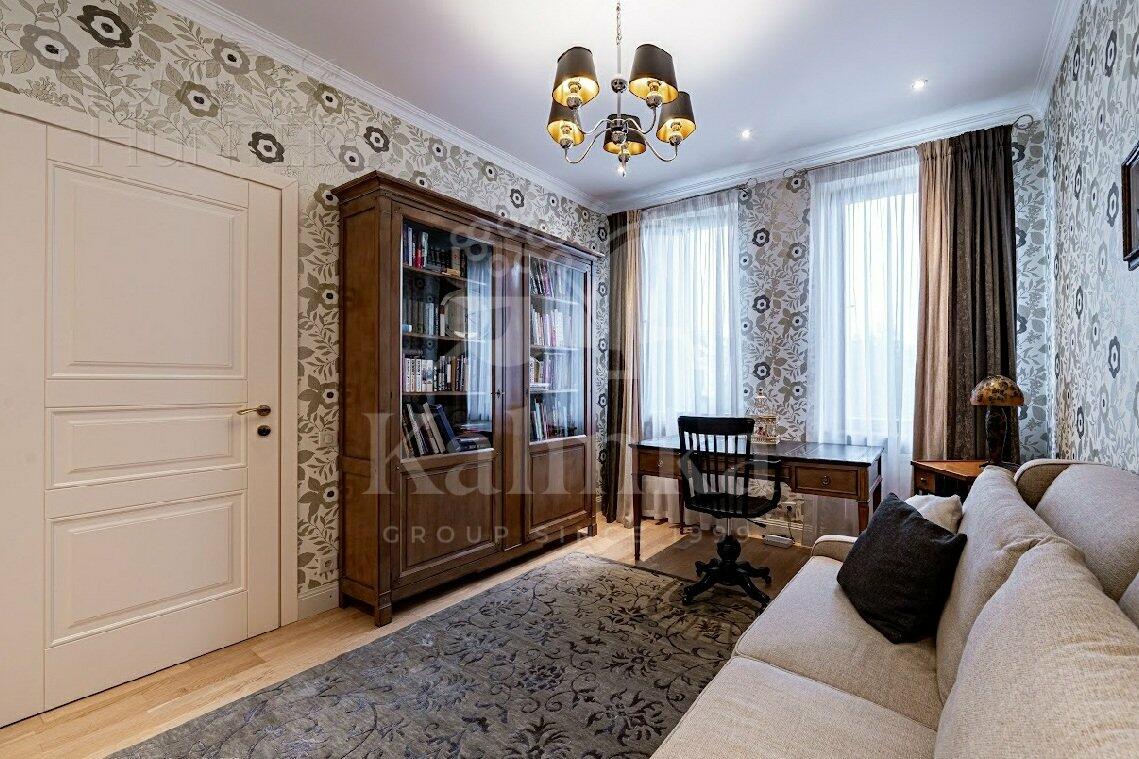 3-этажный таунхаус 240 м² с отделкой