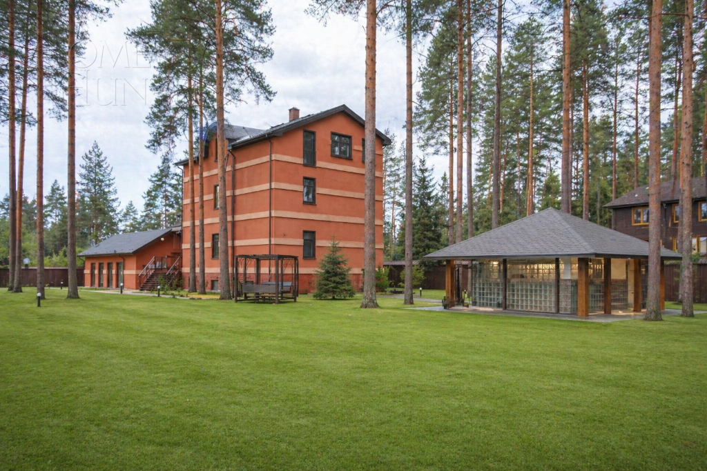 3-этажный коттедж 581 м² с отделкой