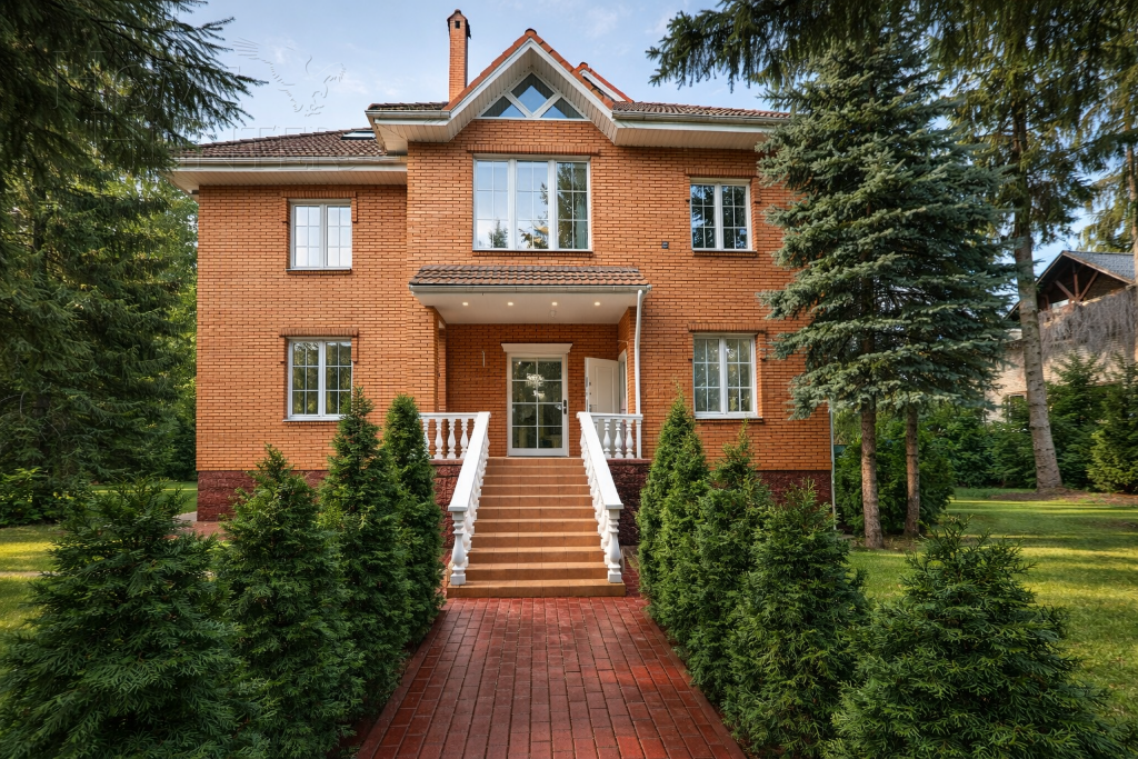 2-этажный коттедж 600 м² с отделкой