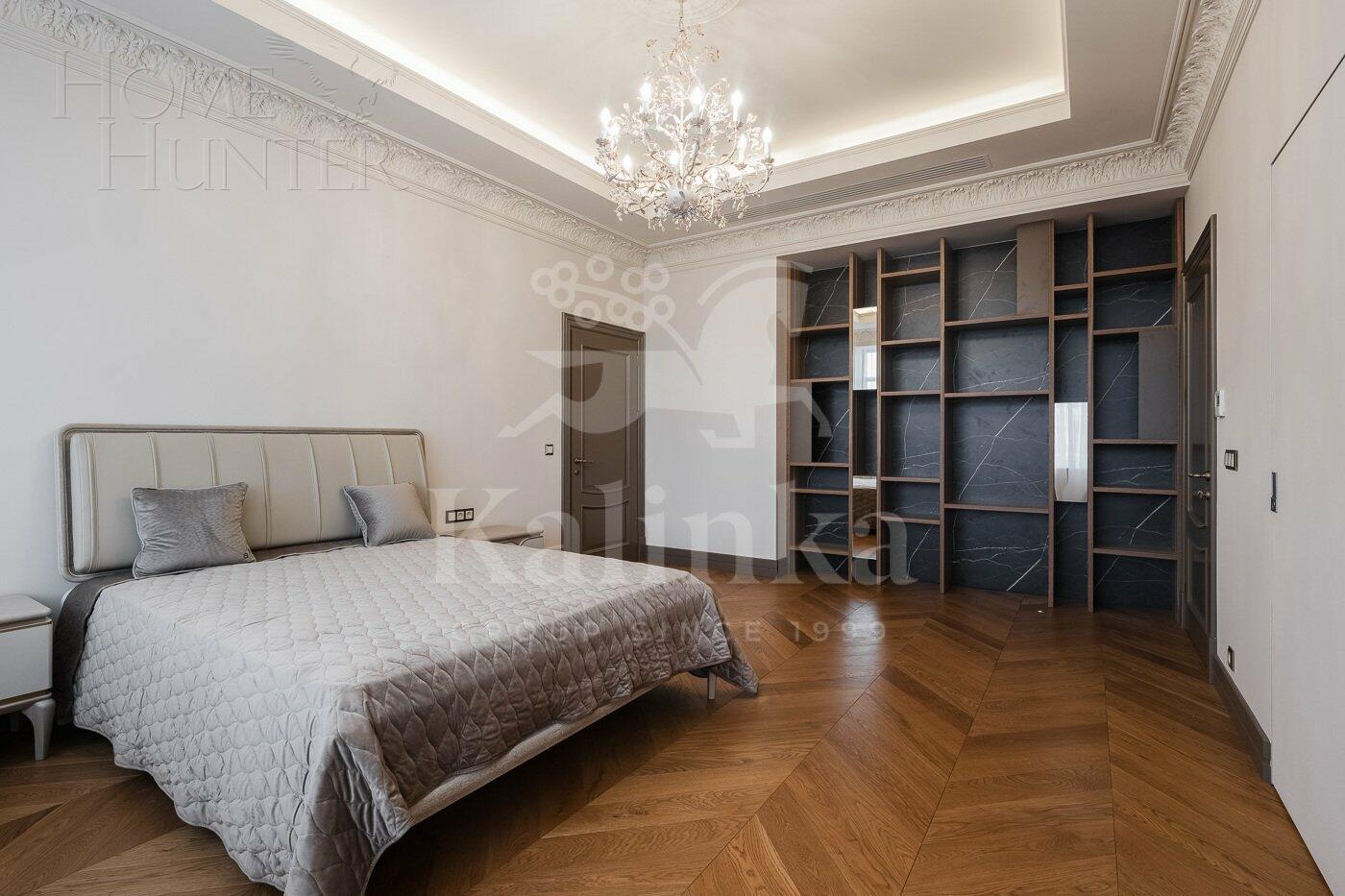 2-этажный коттедж 1 000 м² с отделкой