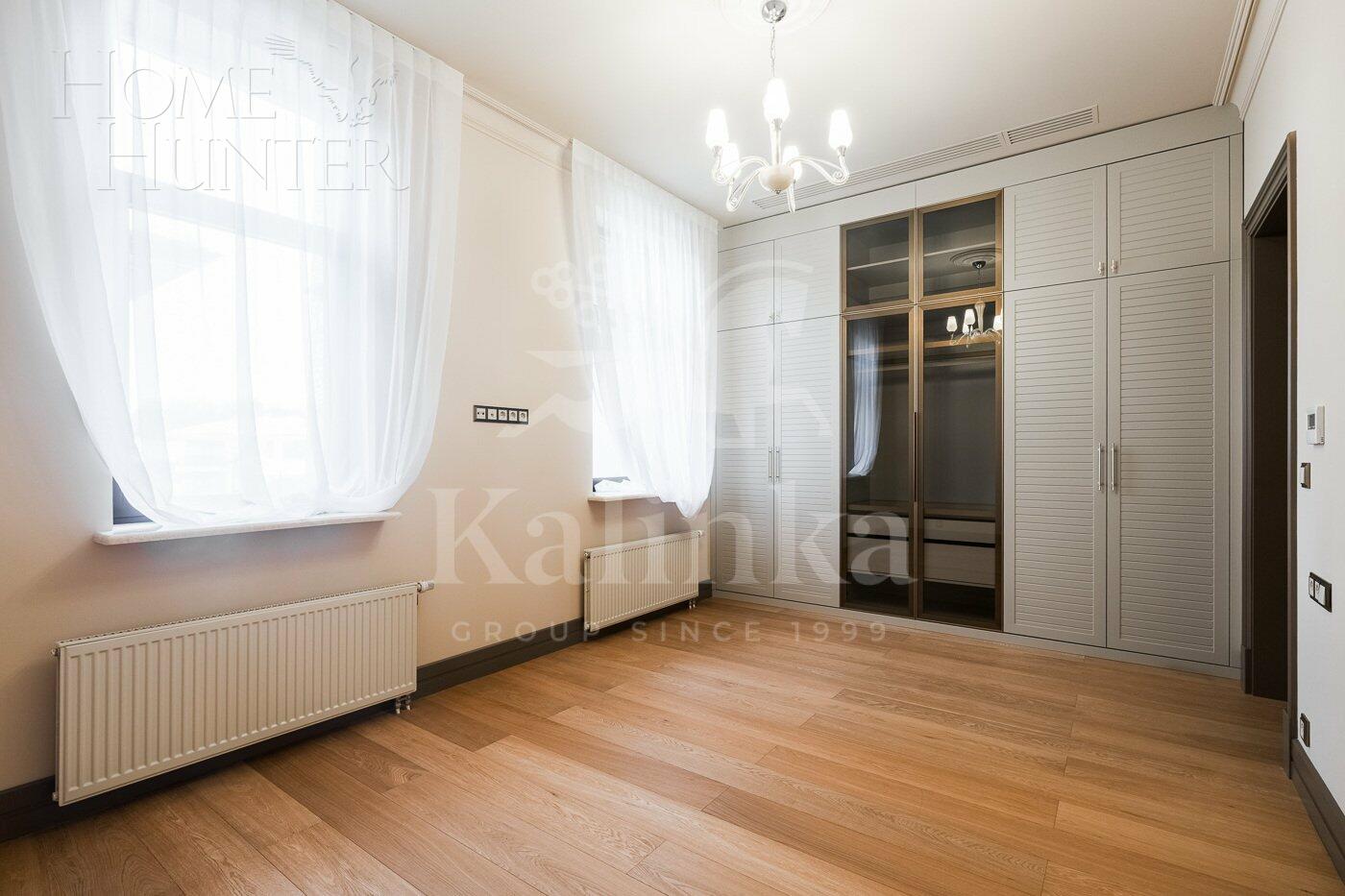 2-этажный коттедж 1 000 м² с отделкой