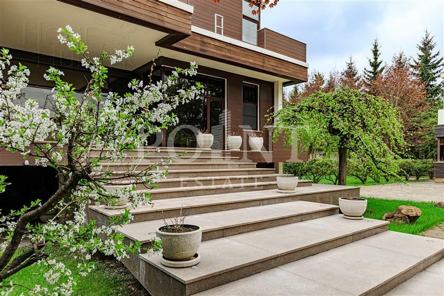 2-этажный коттедж 1 200 м² с отделкой