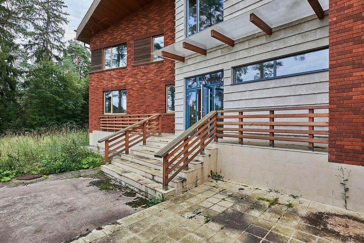 2-этажный коттедж 638 м² без отделки