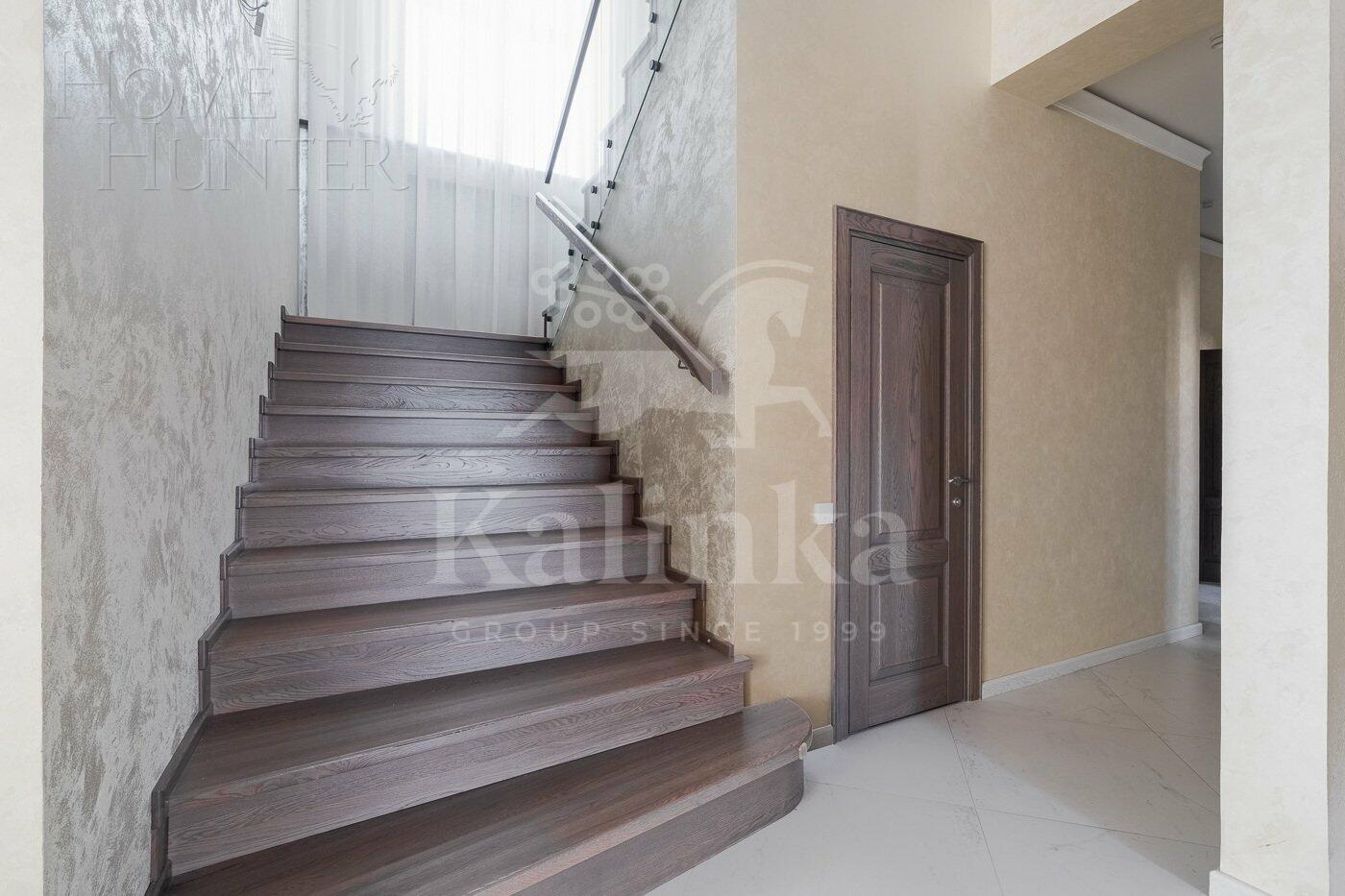 2-этажный коттедж 400 м² с отделкой