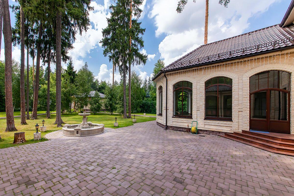 2-этажный коттедж 865 м² с отделкой