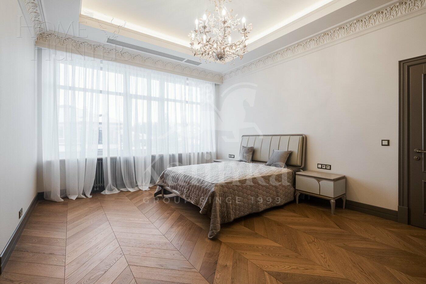2-этажный коттедж 1 000 м² с отделкой