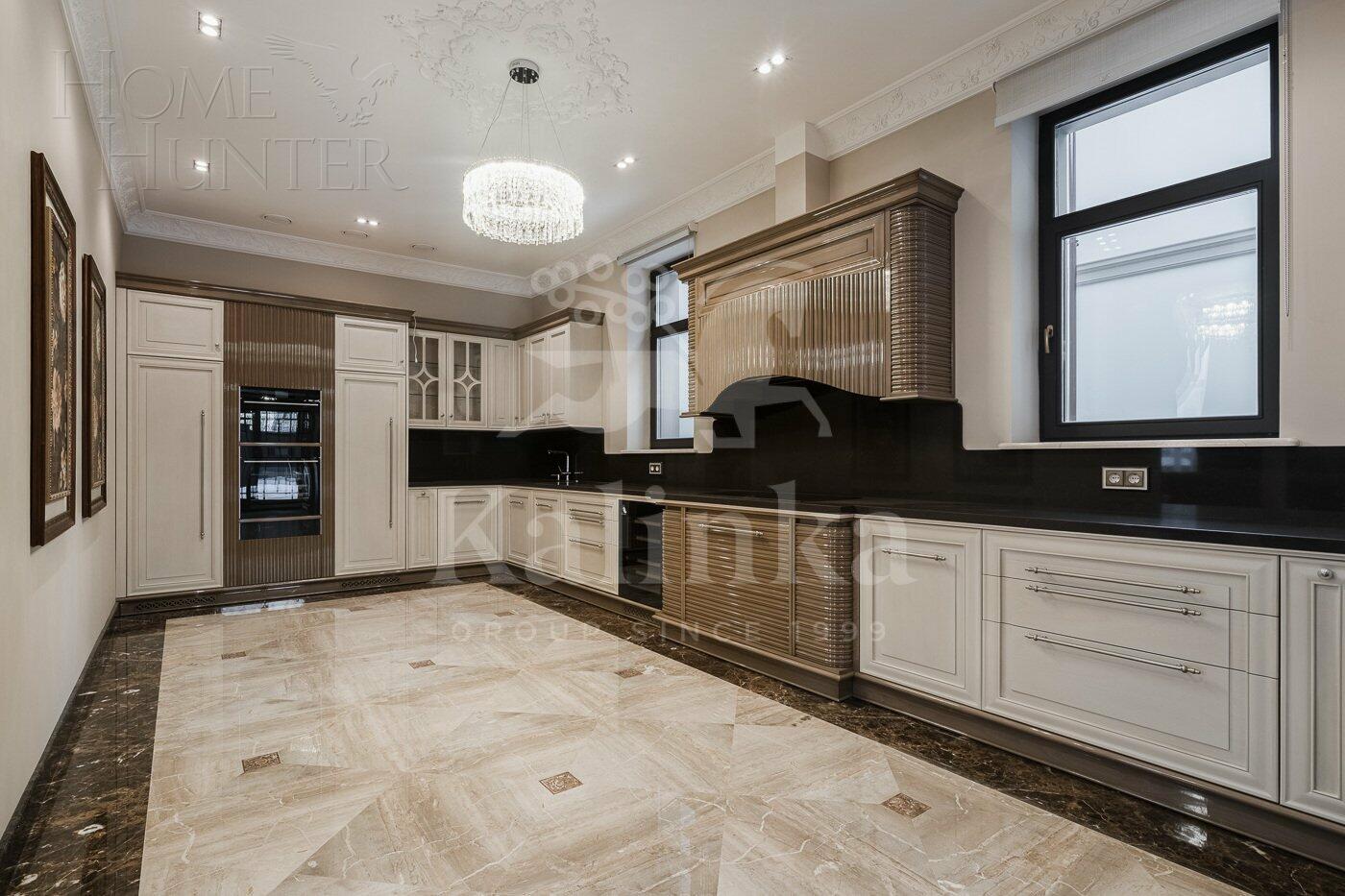 2-этажный коттедж 1 000 м² с отделкой