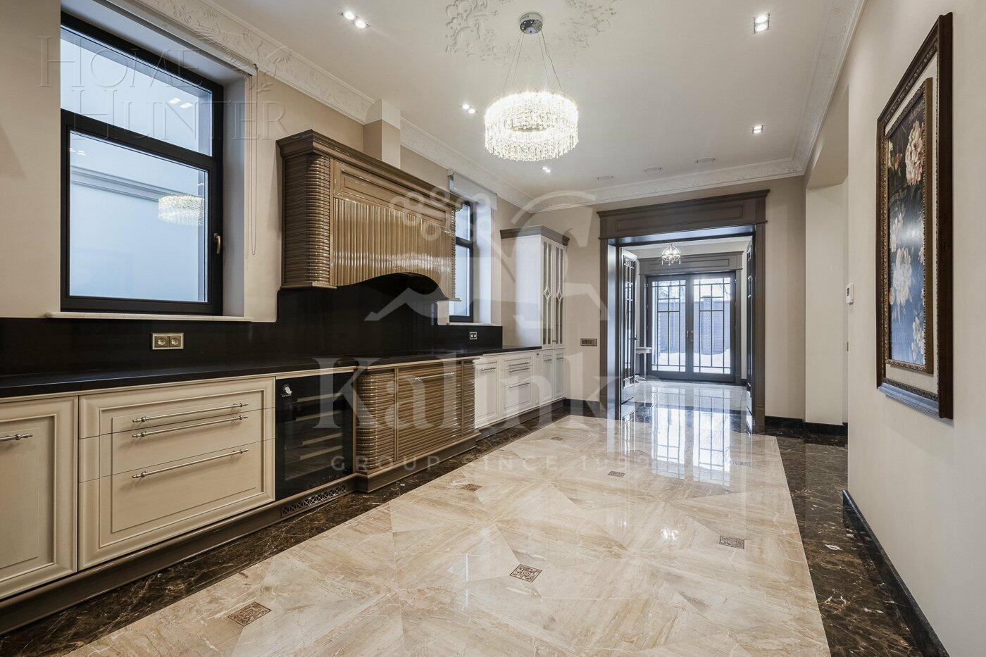 2-этажный коттедж 1 000 м² с отделкой