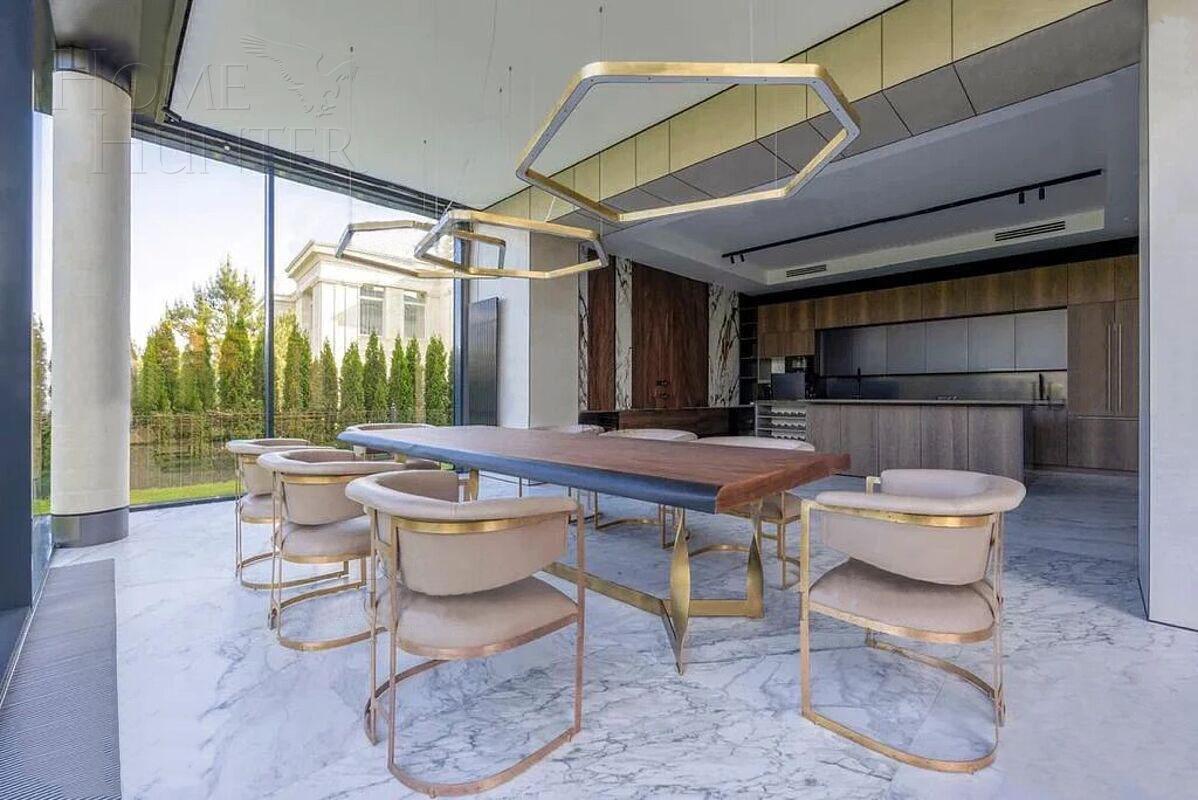 2-этажный коттедж 1 100 м² с отделкой