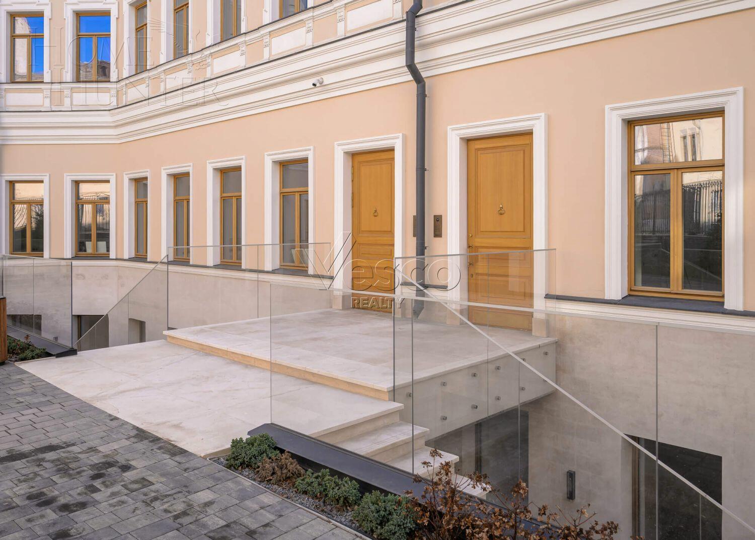 2-УРОВНЕВЫЕ АПАРТАМЕНТЫ БЕЗ ОТДЕЛКИ 191.8 М² НА 1 ЭТАЖЕ