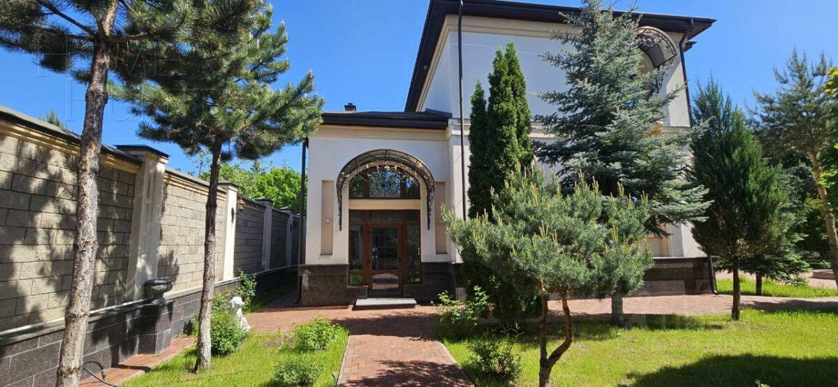 2-этажный коттедж 1 450 м² с отделкой