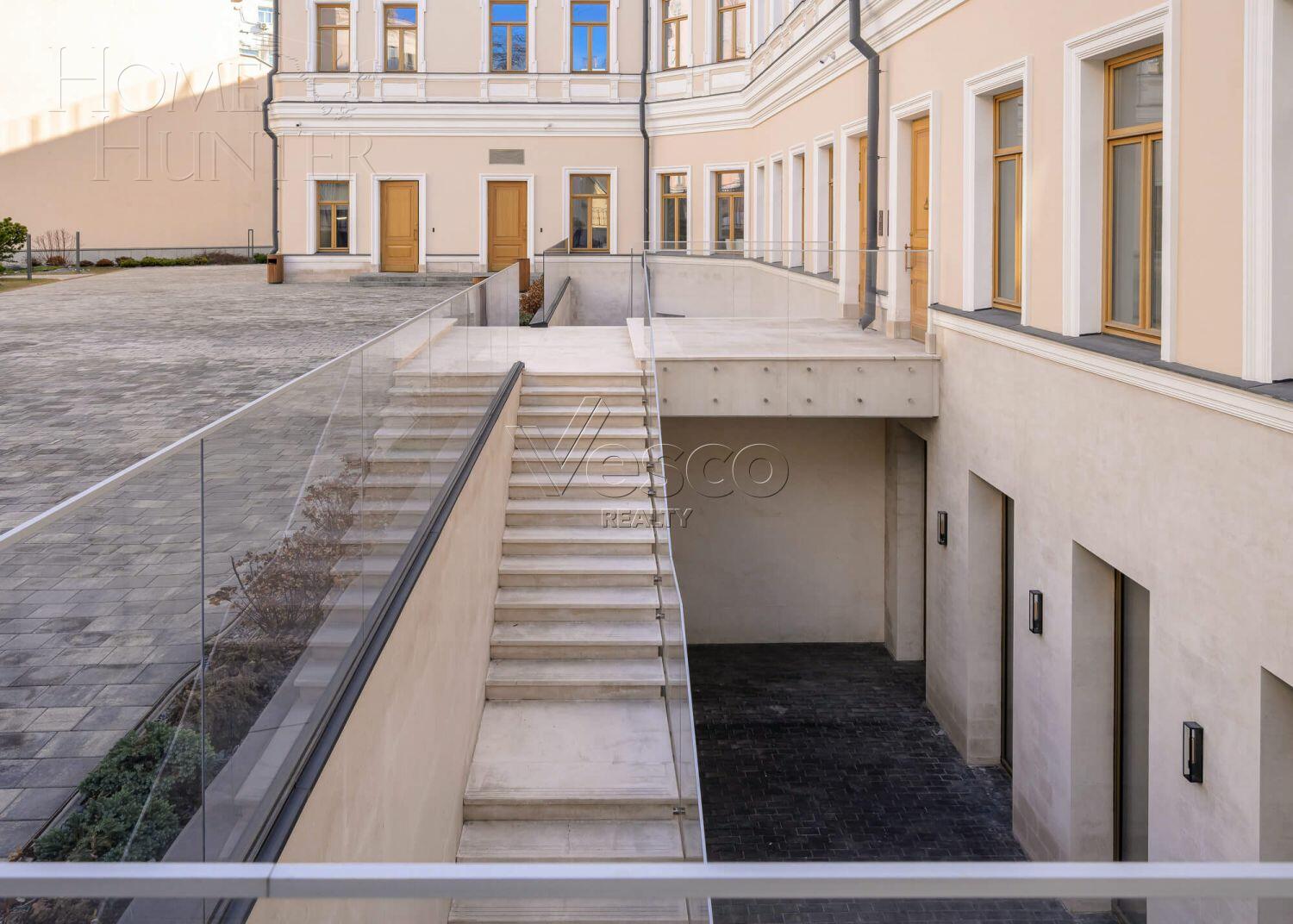 2-УРОВНЕВЫЕ АПАРТАМЕНТЫ БЕЗ ОТДЕЛКИ 191.8 М² НА 1 ЭТАЖЕ