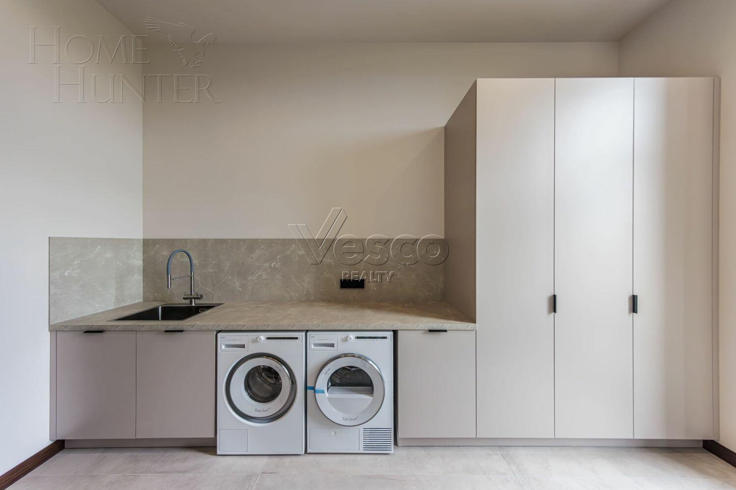 2-этажный коттедж 1 100 м² с отделкой
