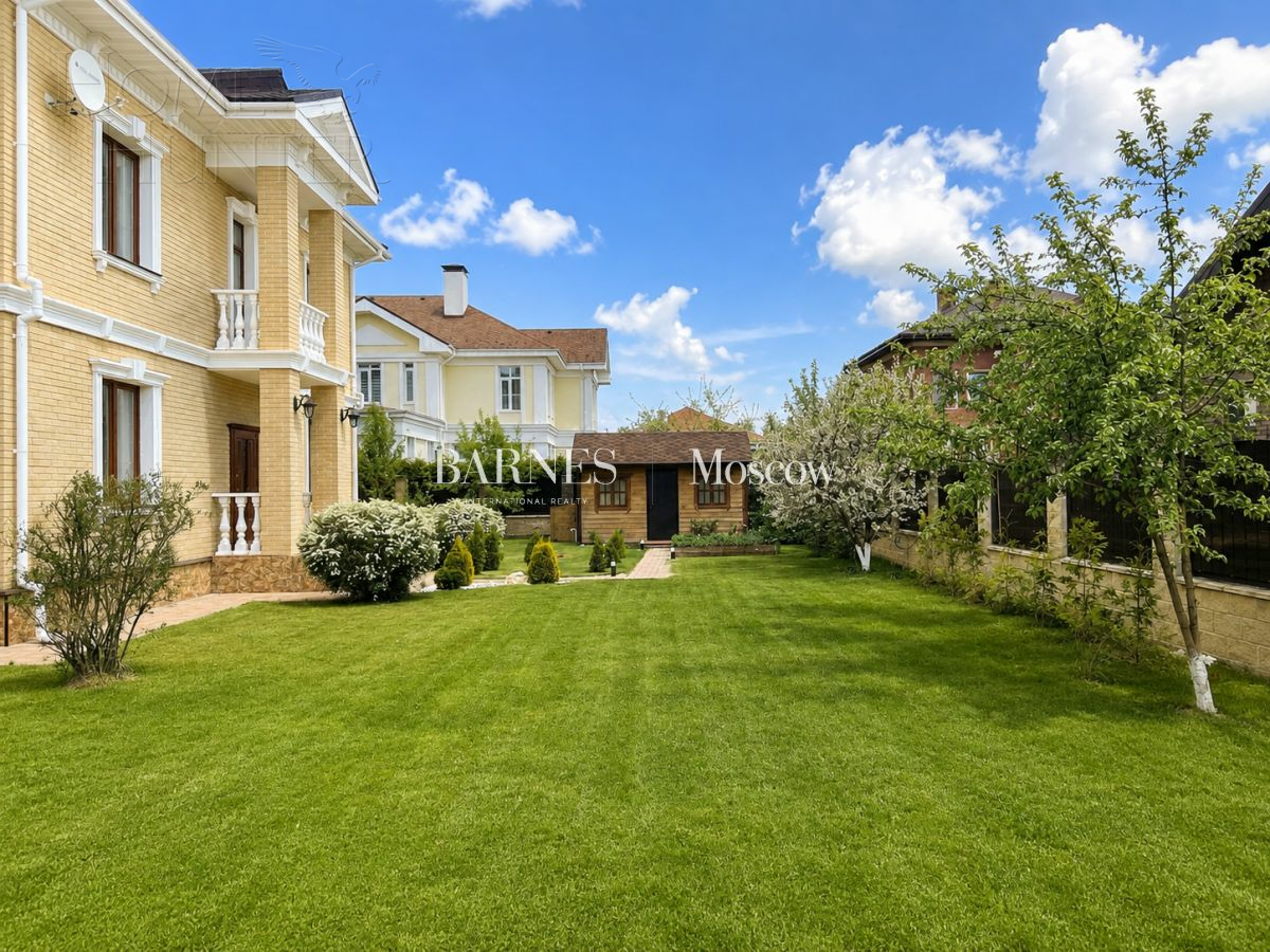 2-этажный коттедж 550 м² с отделкой