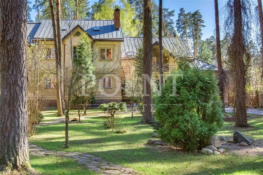 2-этажный коттедж 1 400 м² с отделкой