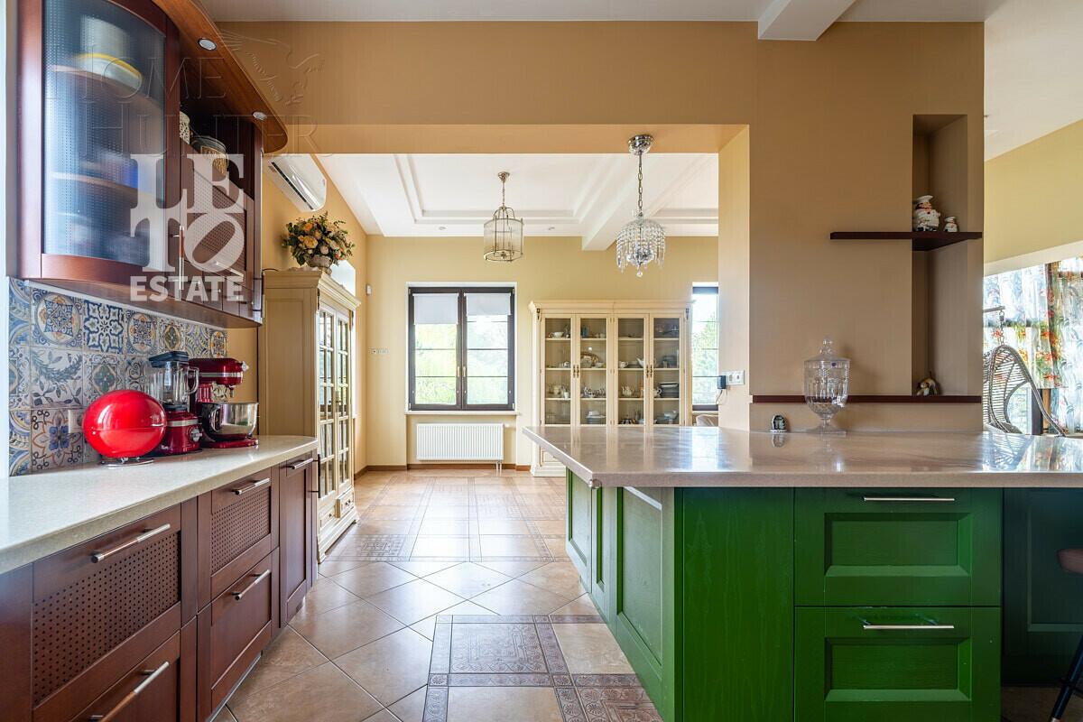 3-этажный коттедж 470 м² с отделкой