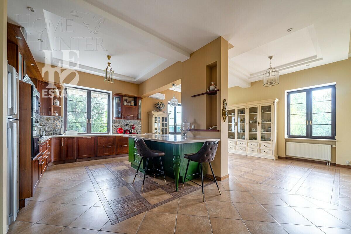 3-этажный коттедж 470 м² с отделкой