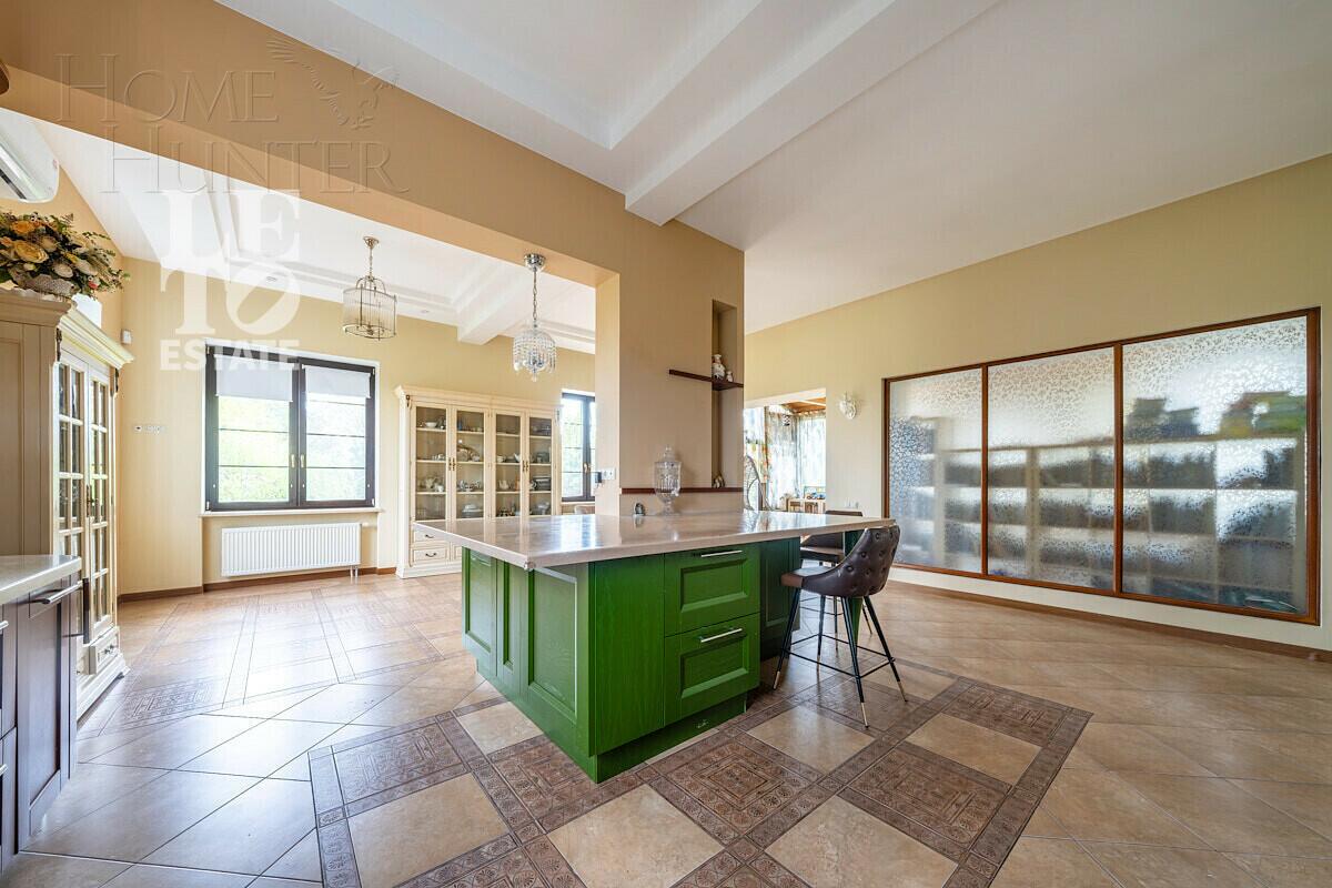 3-этажный коттедж 470 м² с отделкой