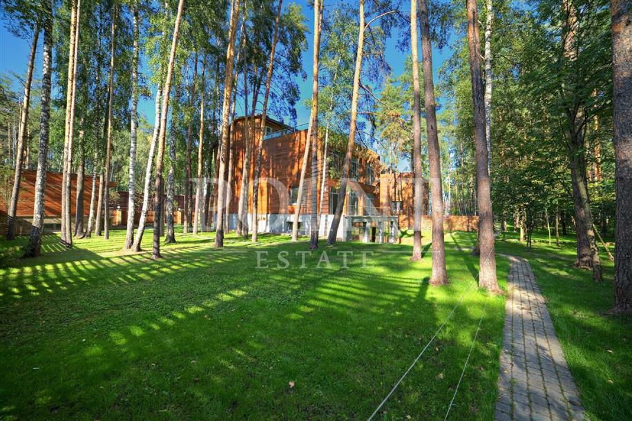 2-этажный коттедж 640 м² с отделкой