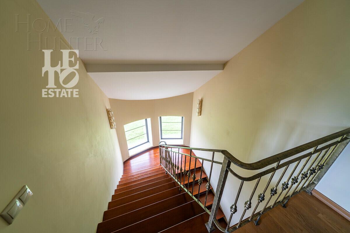3-этажный коттедж 470 м² с отделкой