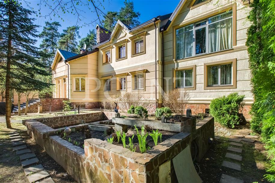 2-этажный коттедж 1 400 м² с отделкой