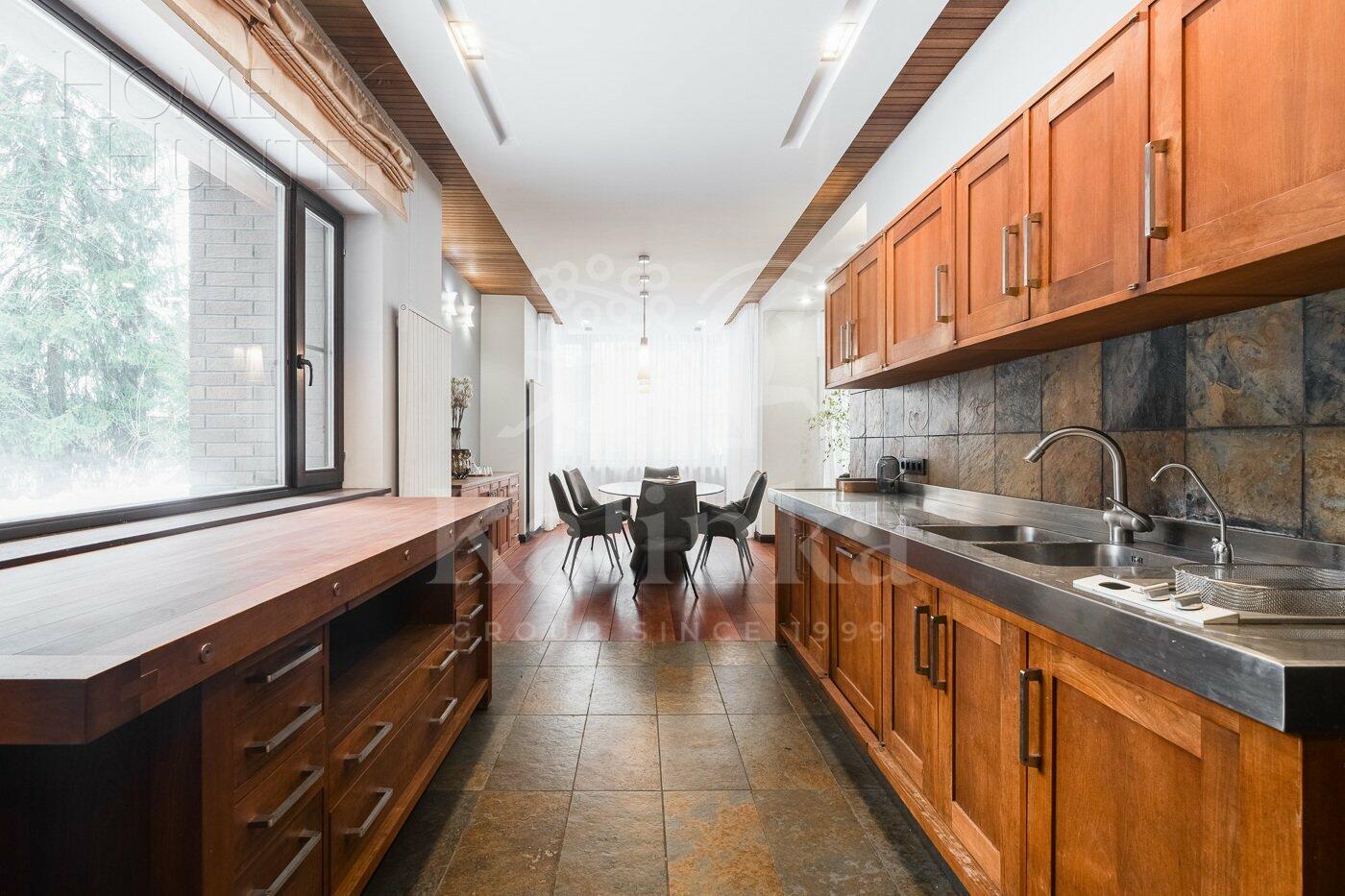 2-этажный коттедж 450 м² с отделкой
