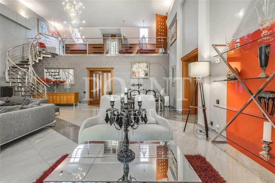 2-этажный коттедж 1 400 м² с отделкой