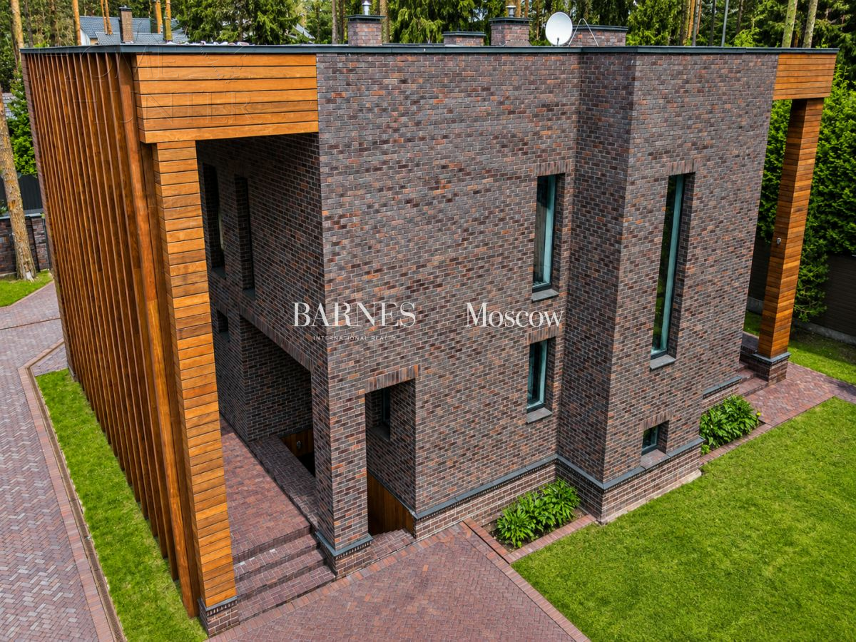 2-этажный коттедж 750 м² с отделкой