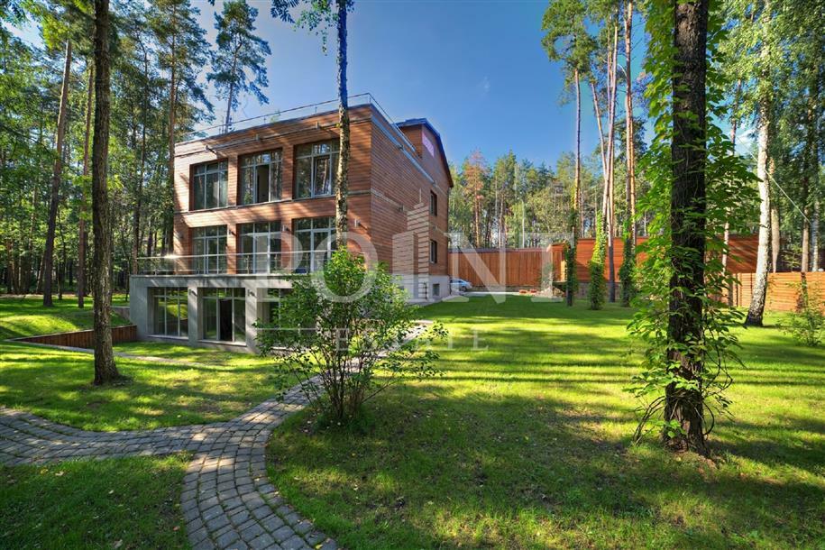 2-этажный коттедж 640 м² с отделкой