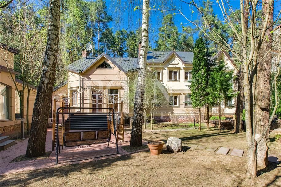 2-этажный коттедж 1 400 м² с отделкой
